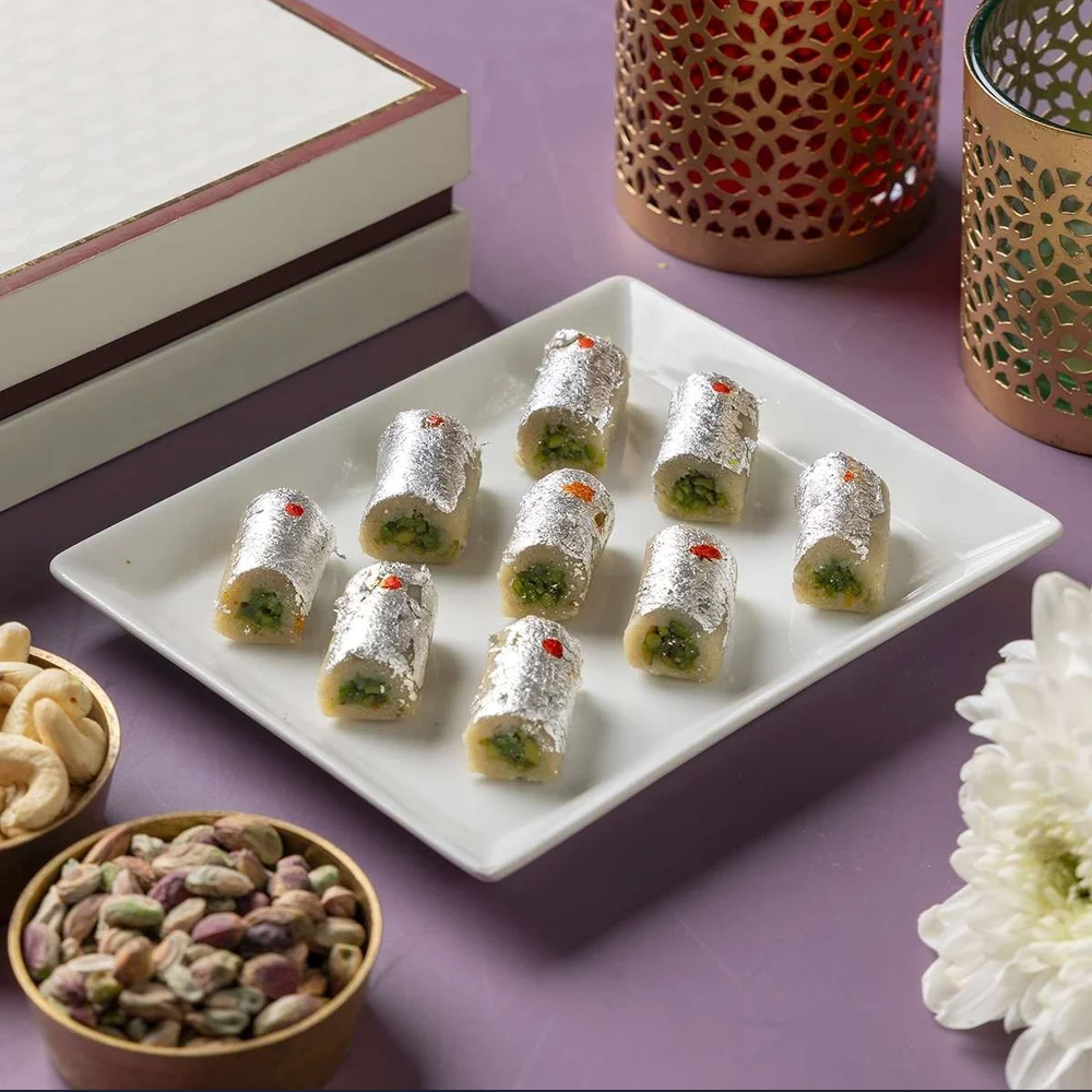 Kaju pista roll slices arranged inside a gift box
